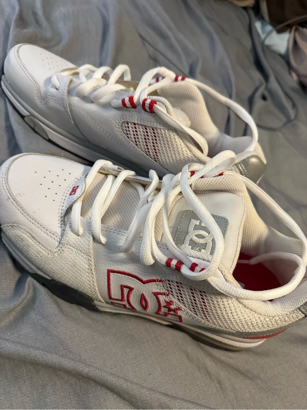 Vintage DC Shoes White and Red “CLEAN” Skate Sneakers size 10, only worn once
